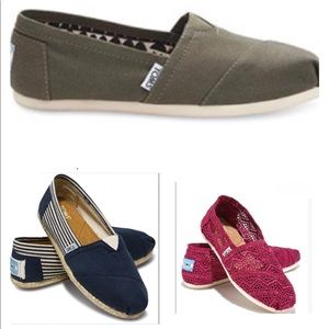 TOMS 3 pair of Toms for 1 price.